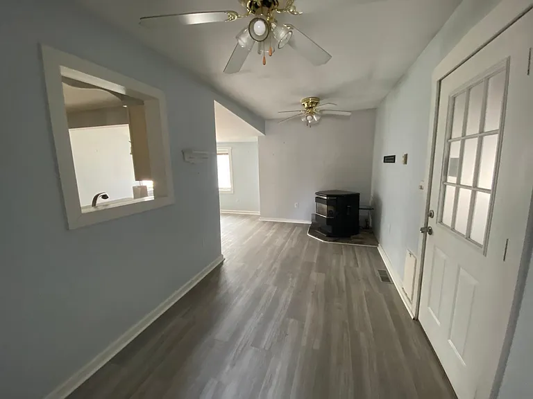 2231 Hampshire St — Photo 8
