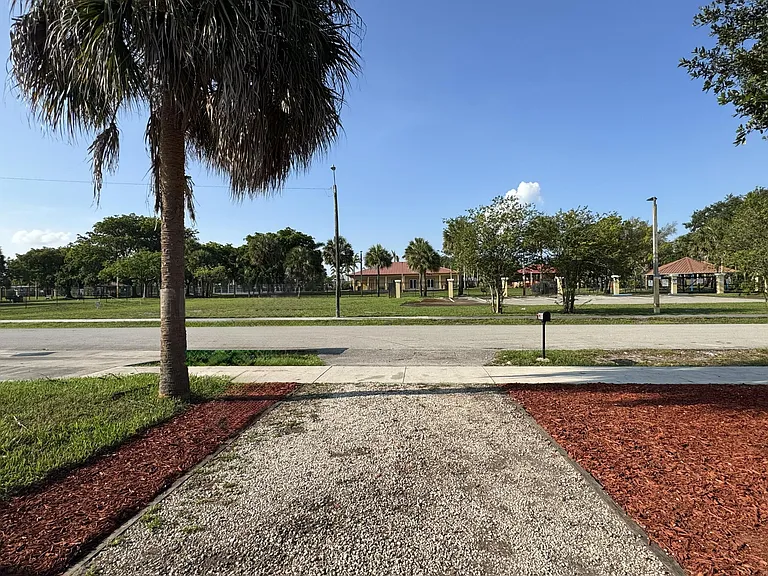 2881 NW 11th Pl — Photo 21