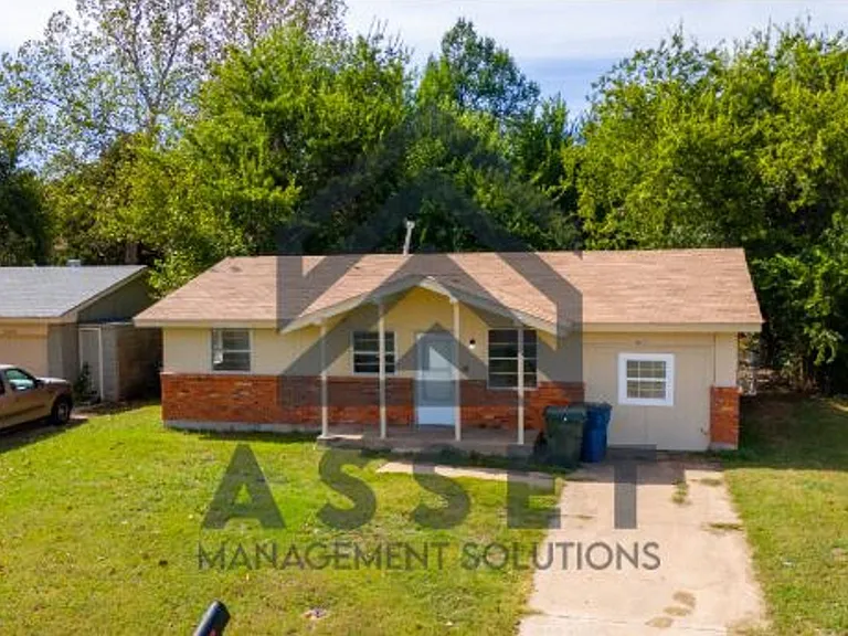 1617 Cynthia Dr — Photo 2
