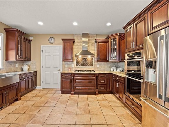 5th image of 84 Jane Howland Dr
