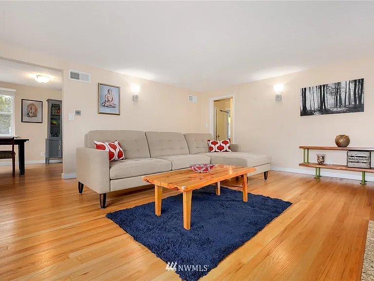 6542 23rd Ave NE — Photo 2