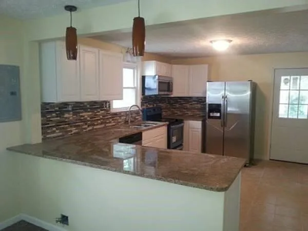 615 Parkside Dr — Photo 10