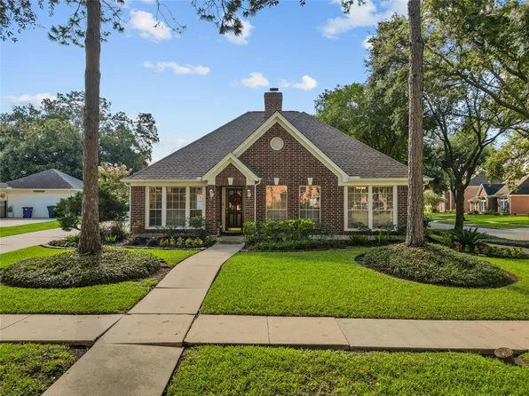 2001 Sunny Bay Court, League City, TX 77573