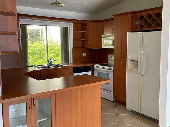 4th image of 8031 Lake Dr APT 201