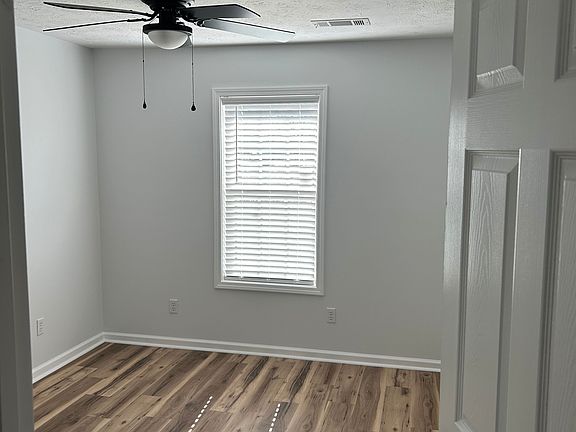 3rd image of 206 Queen St Unit 2