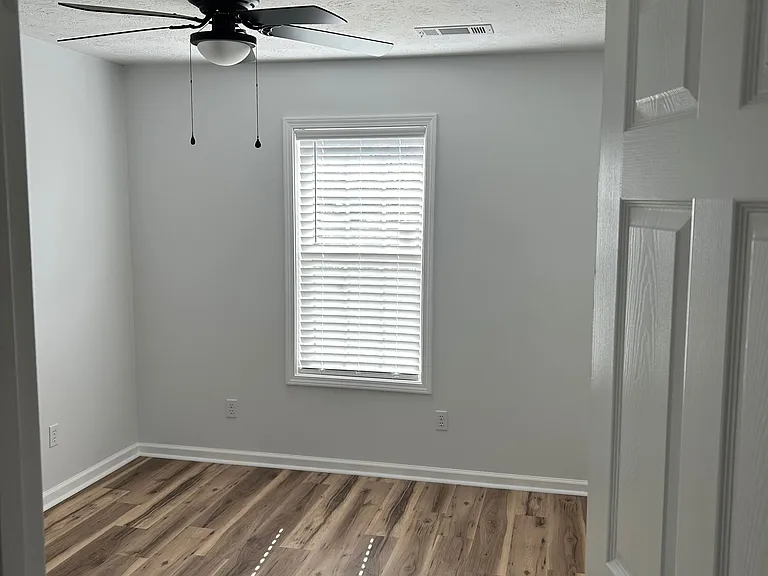 206 Queen St #2 — Photo 3