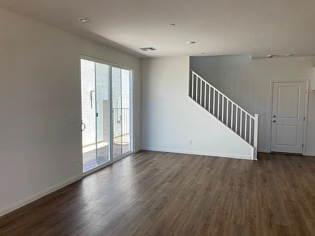 3 bed, 2.5 bath, 1812 sqft, $2,325 — Photo 3