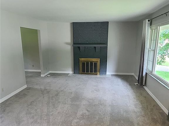 3rd image of 183 W Woodbury Dr