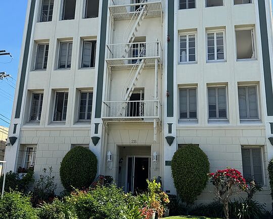 4th image of 218 S Tower Dr