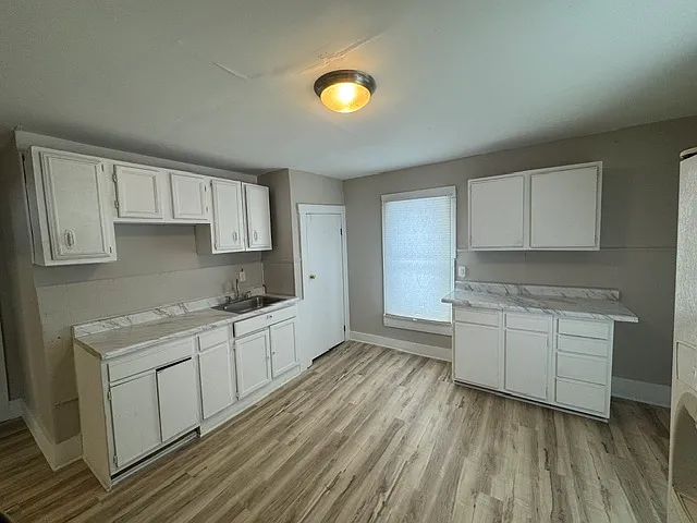 3 bed, 1200 sqft, $1,300 — Photo 4