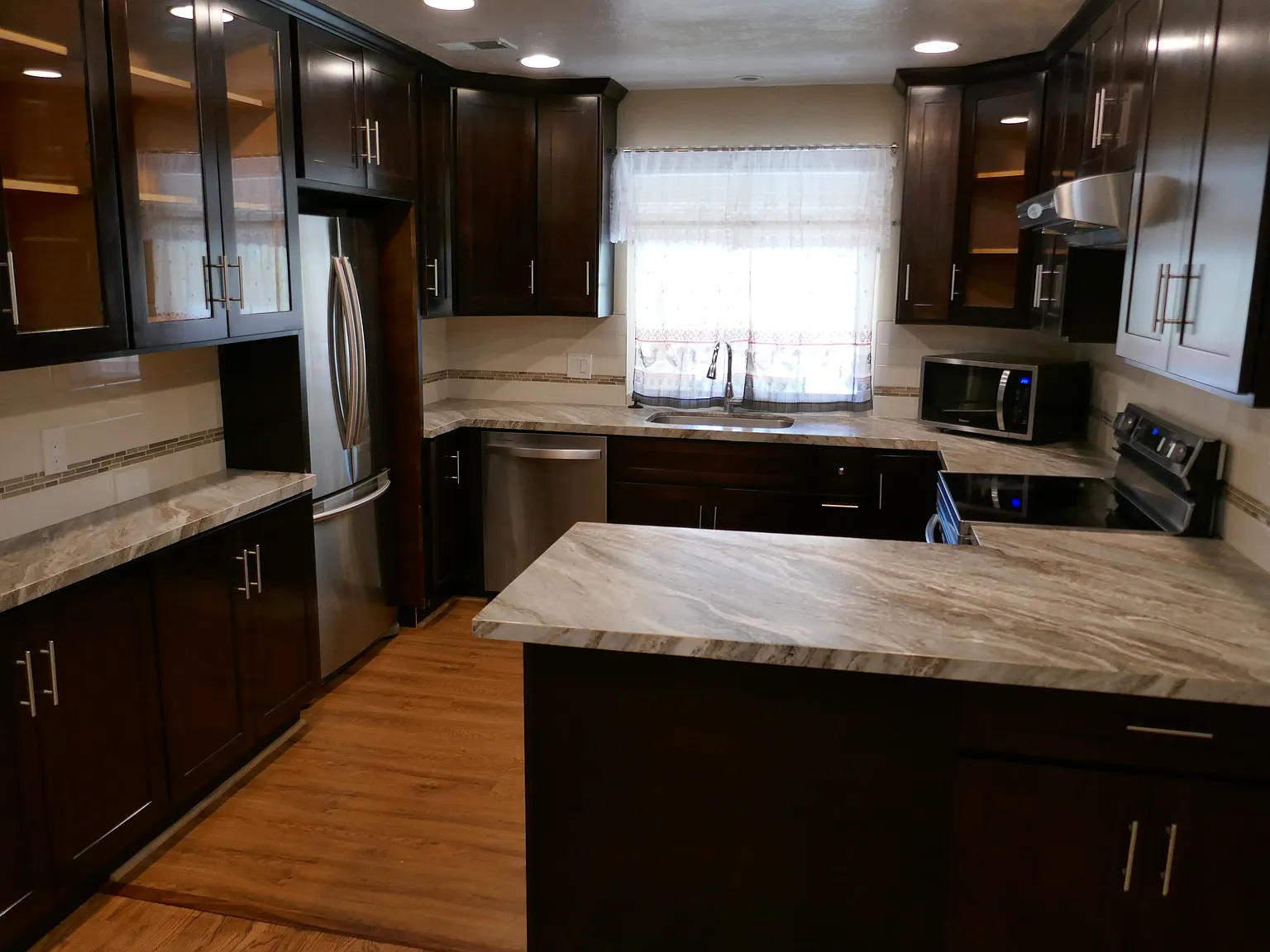 4 bed, 1646 sqft, $5,500 — Photo 4