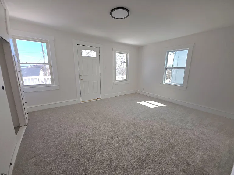 346 N Delaware Ave — Photo 34
