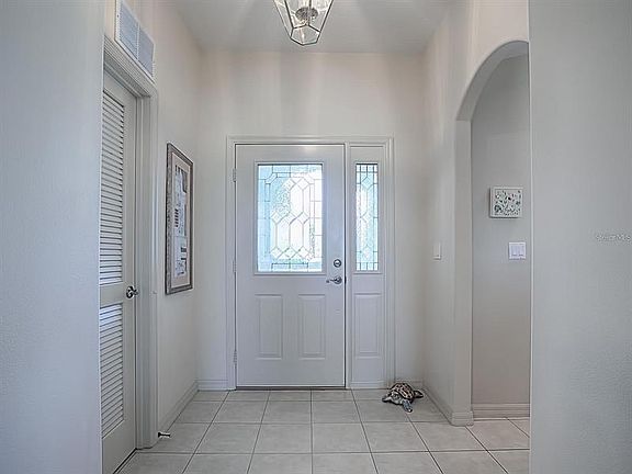 3rd image of 20846 Queen Alexandra Dr