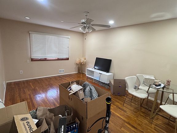 3rd image of 481 Genesee Ave Floor 1