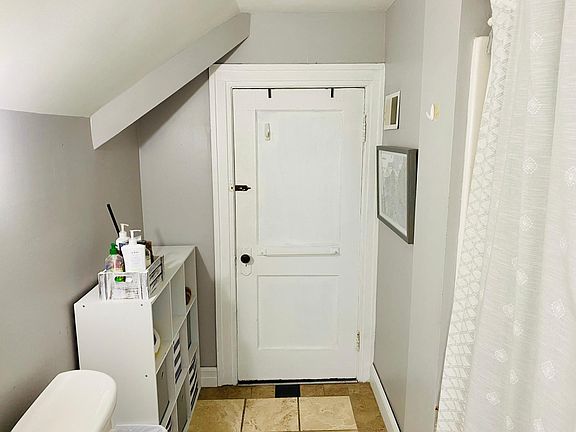 4th image of 527 Richmond Ave #3