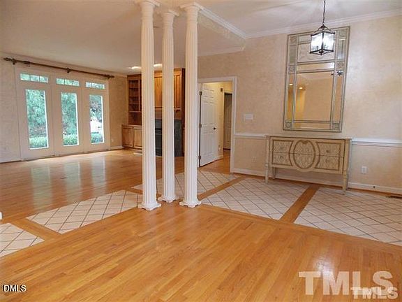 5th image of 205 Berry Hill Dr