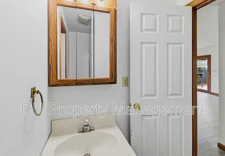 3304 Halifax Dr — Photo 23