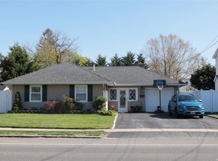 400 Foxhurst Rd, Oceanside, NY 11572