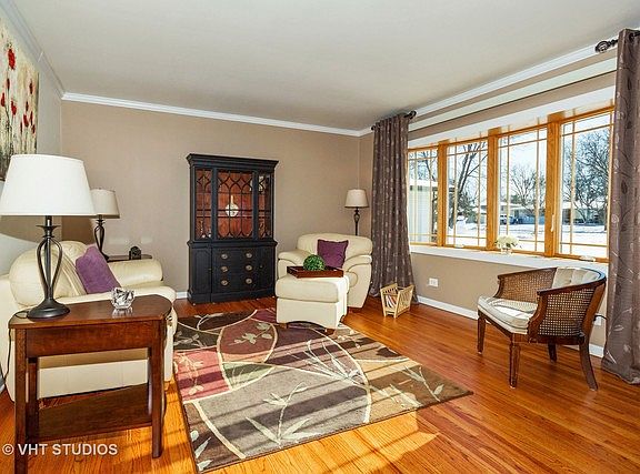 2nd image of 780 Bryn Mawr Ave