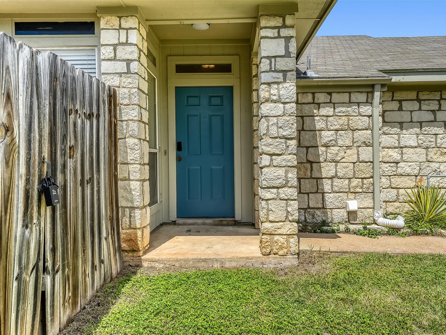 2 bed, 1.0 bath, 1000 sqft, $1,400 — Photo 2