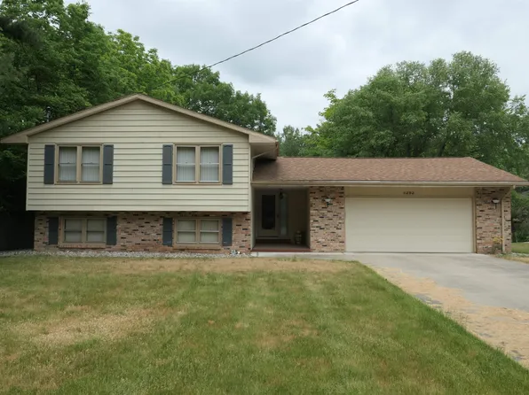3292 N Genrich Dr, Sanford, MI 48657