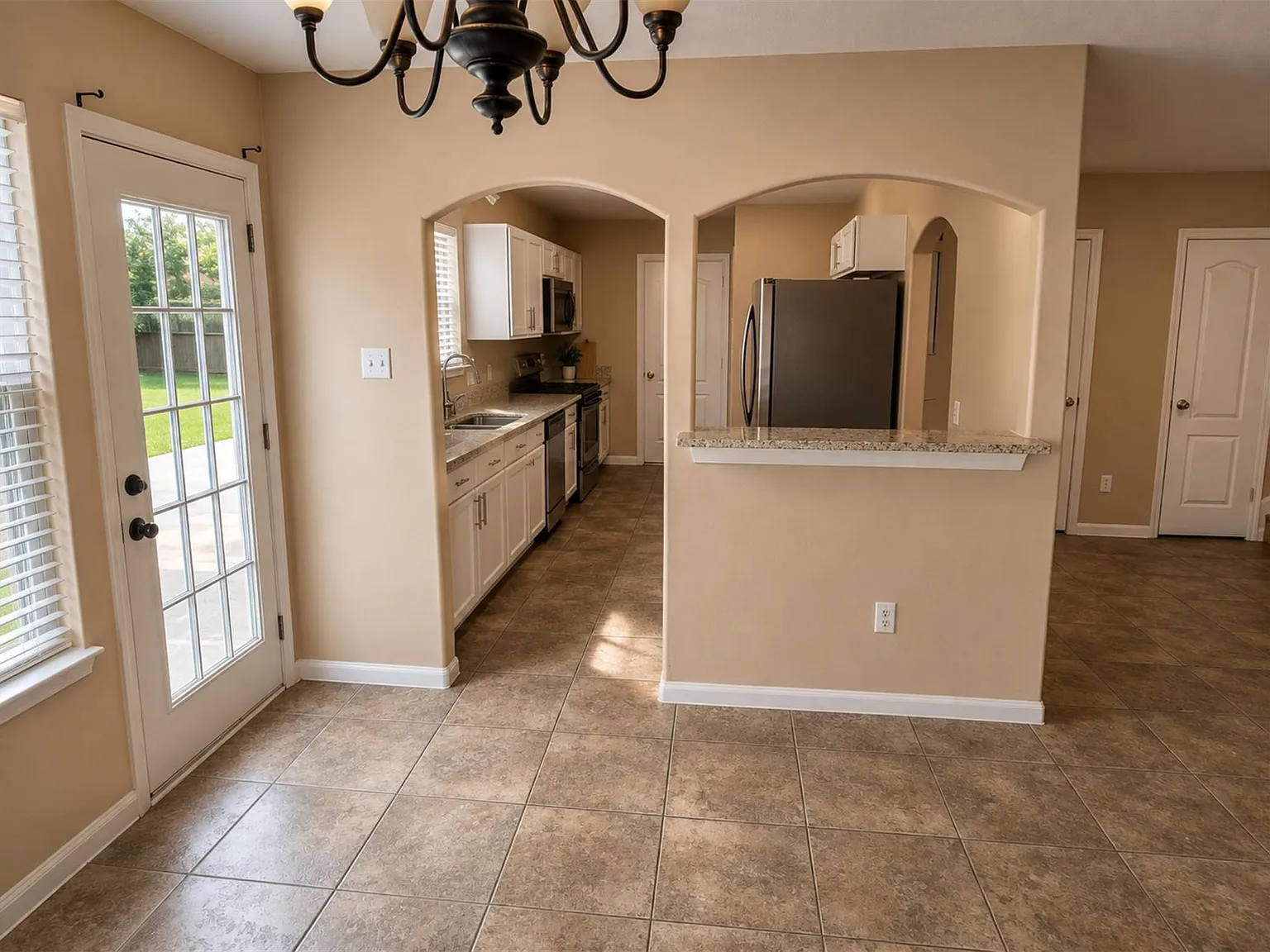 4 bed, 2.5 bath, 1991 sqft, $2,100 — Photo 2