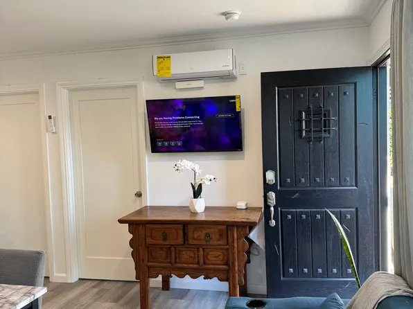 2115 1/2 S Rimpau Blvd, Los Angeles, CA 90016