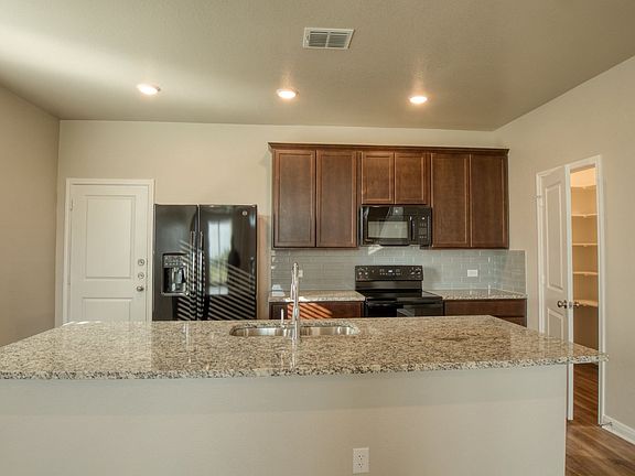 4th image of 1618 Lummus Dr