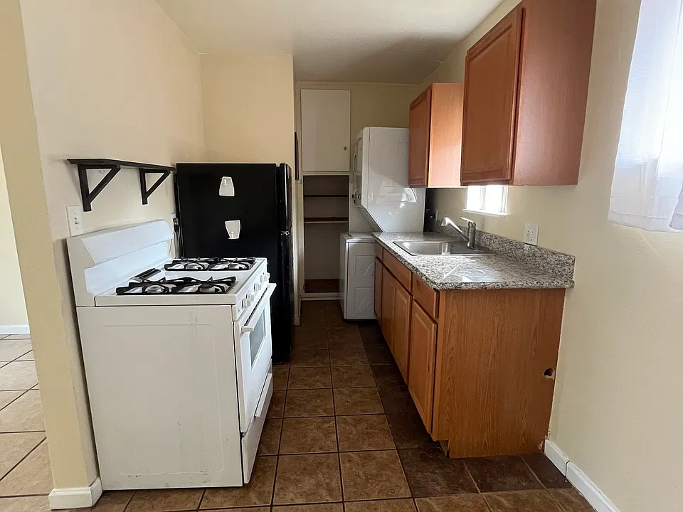870 Euclid Ave #3