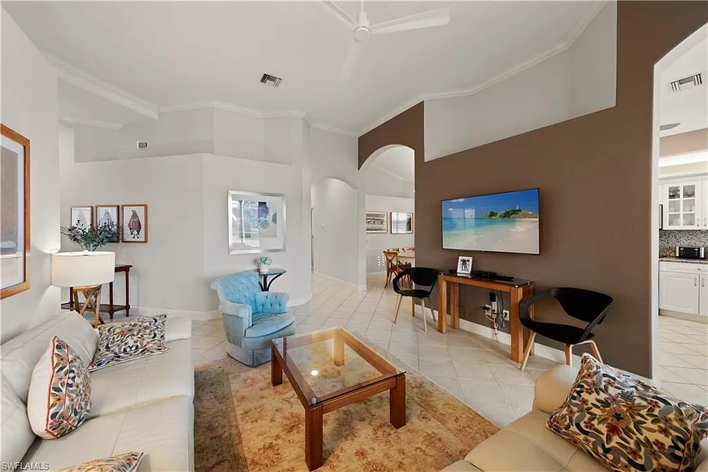 3 bed, 2.0 bath, 1821 sqft, $5,500 — Photo 4