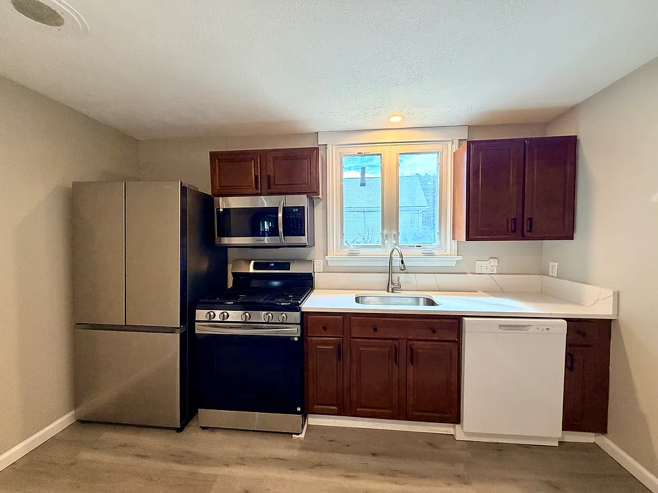 4 Six West St #1