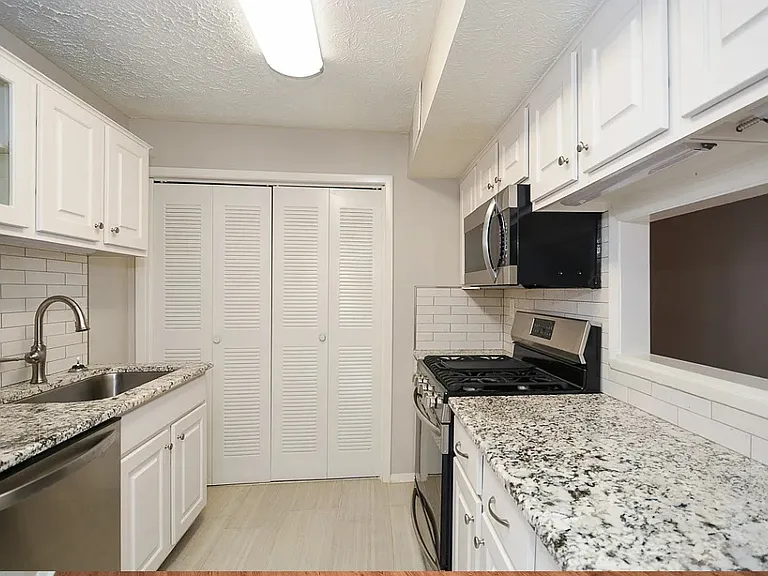 307 Park Ridge Cir #307 — Photo 11