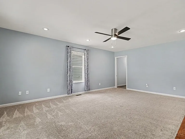 17 Washington Ave — Photo 5