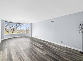 2525 South Shore DRIVE #2D, Milwaukee, WI