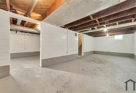 3rd image of 18000 Gilchrist St