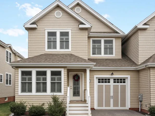 6 Meadow Way, Eastport, NY 11941