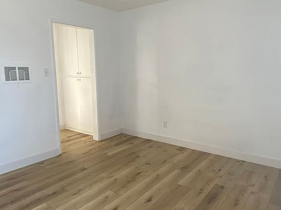 2nd image of 5130-5140 Roseland St #5140-3
