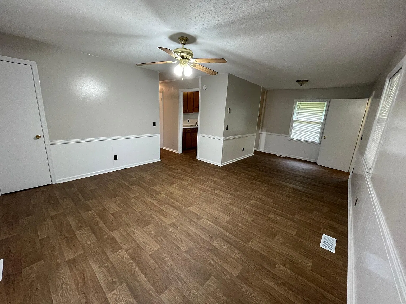3 bed, 1.5 bath, 1123 sqft, $1,295 — Photo 4