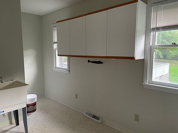 5th image of 245 Greenview Dr