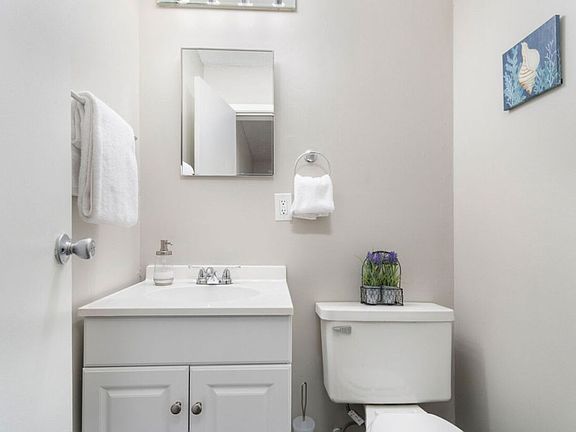 4th image of 6829 N Broadway St #6809-2B