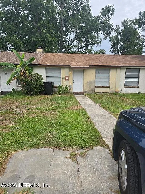 2 bed, 1.0 bath, 792 sqft, $995 — Photo 1