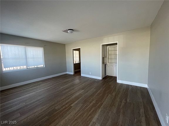 3rd image of 2410 Poplar Ave