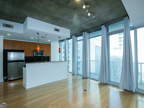 3rd image of 44 Peachtree Pl NW Unit 729