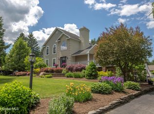 1079 Merlin Dr, Niskayuna, NY 12309