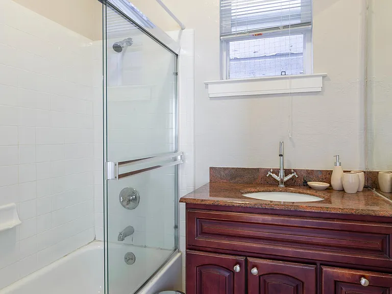 653 Minna St — Photo 16