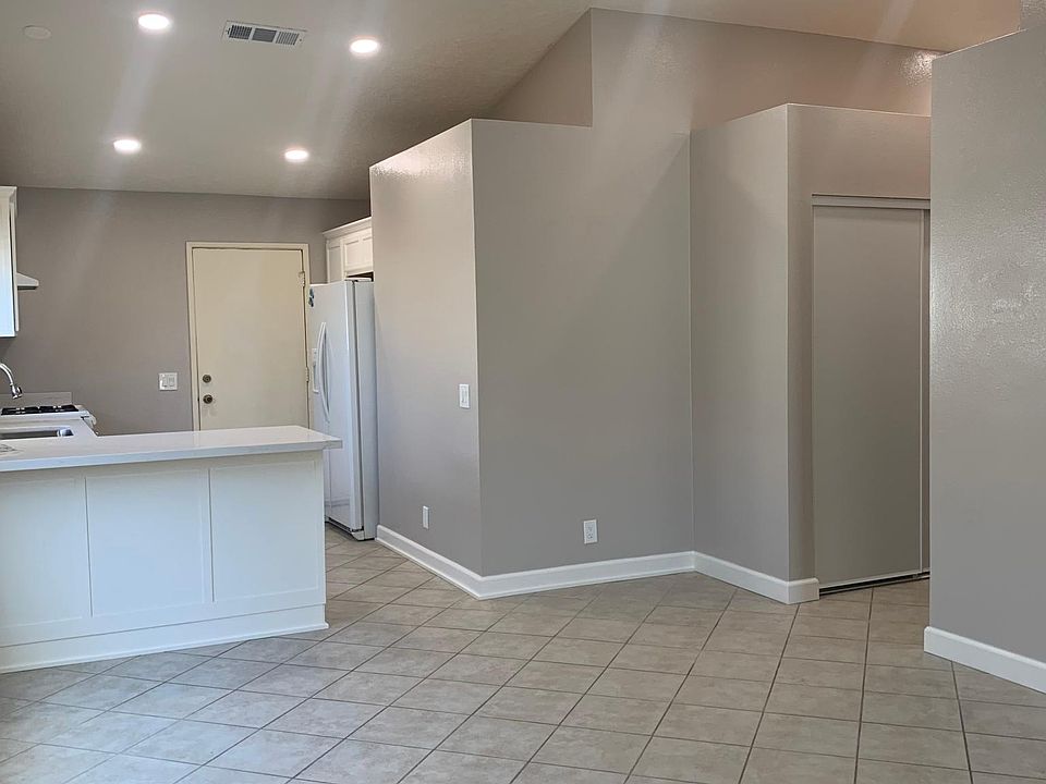 1st image of 9177 Applewood Ln
