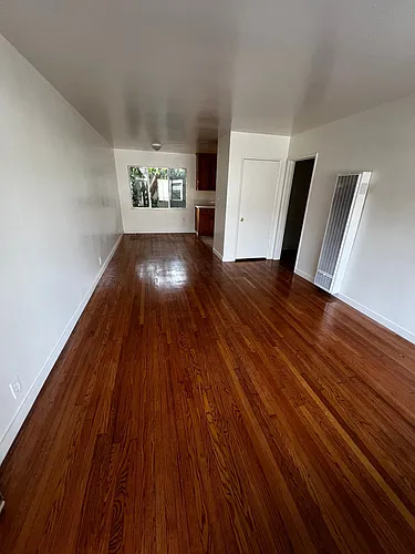 1917 Pine Ave #8 Photo 1