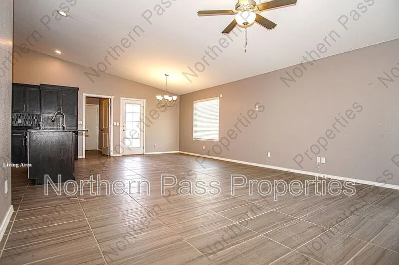 4 bed, 2.0 bath, 1631 sqft, $1,745 — Photo 4