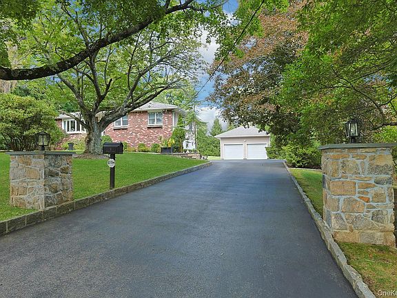 2nd image of 9 Stonegate Road