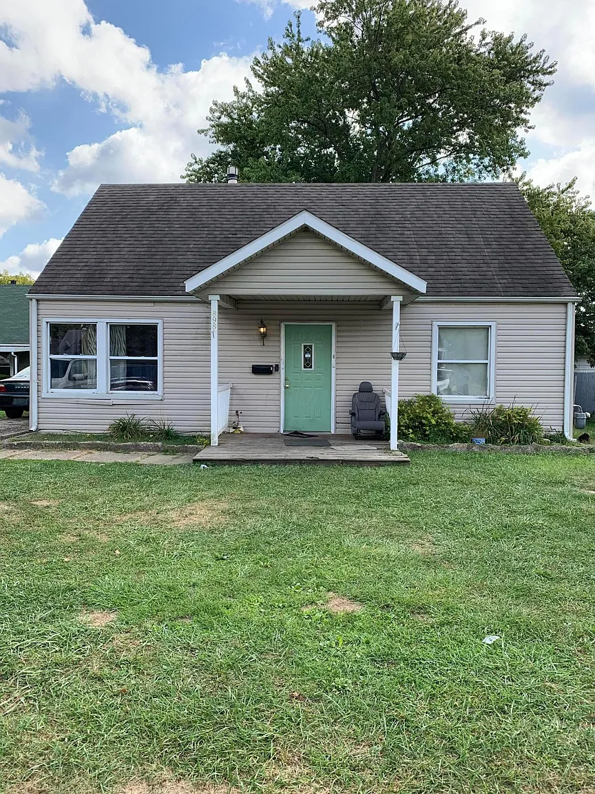 898 Wilson Dr photo 1